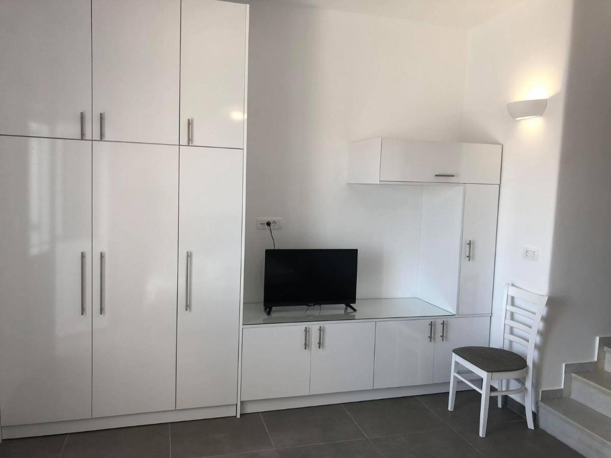 Wisteria Apartments Karterádosz Kültér fotó